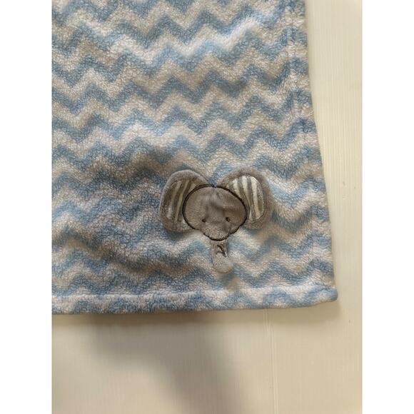Lele Bebe Favorite Blue Chevron Elephant Face Fleece Baby Blanket Lovey Applique - Picture 2 of 6